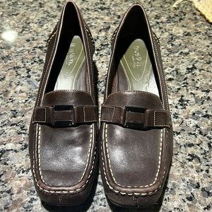 BROWN FLEXATION BY AEROSOLES BROWN LOAFER KITTEN HEELS-SIZE 8